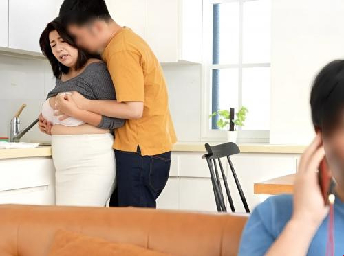 सौतेली माँ के साथ गुपचुप