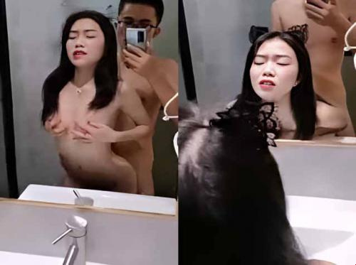 私はトイレで犬を飼うのが大好きだということは知っています